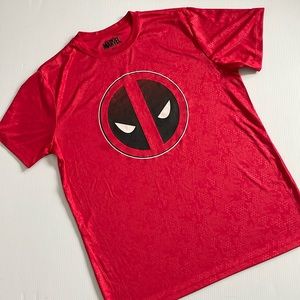 Marvel Red, black & white Deadpool short sleeve t-shirt.  Men’s size XL